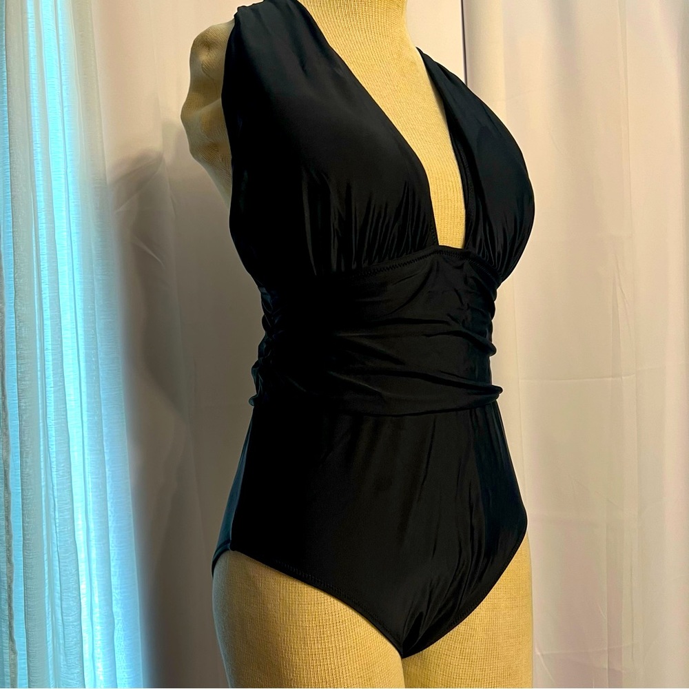 cheeky gal bathing Women’s Black Bathing Suit Plunging Neckline Slimming Sz Med